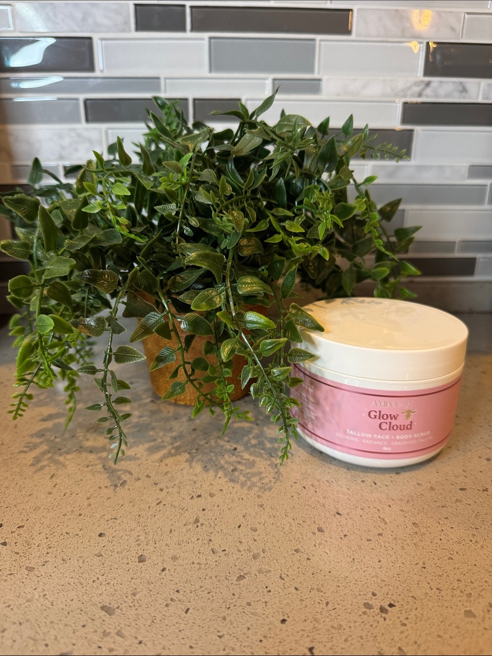AMINNAH - Glow Cloud Tallow Face & Body Scrub (pink)